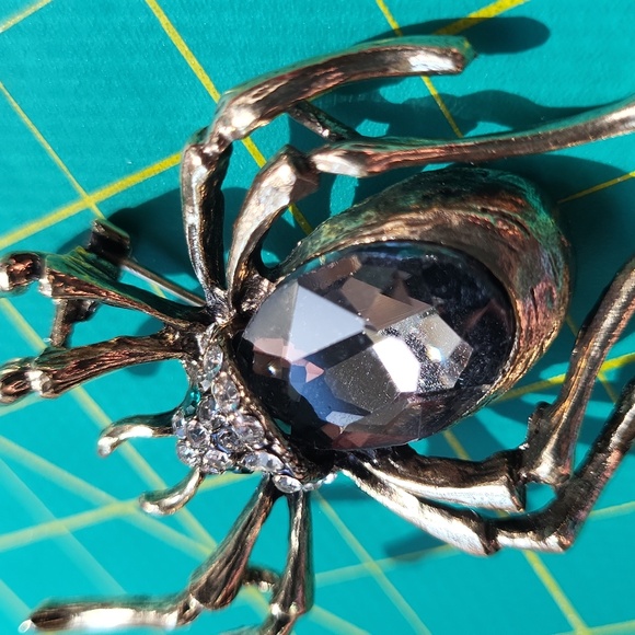 Brand new antiqued XL spider brooch - Picture 2 of 8